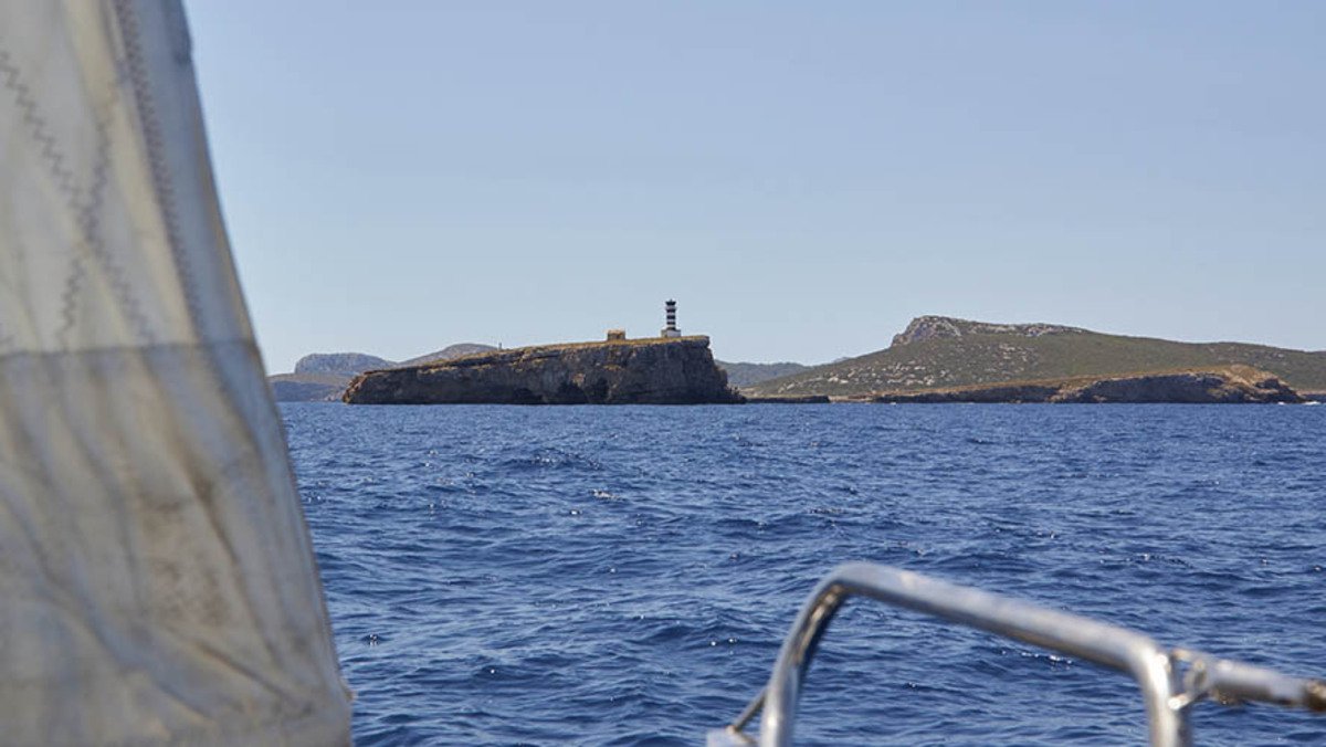 Menorca Sailing Adventure: 4-Day Sailing Trip