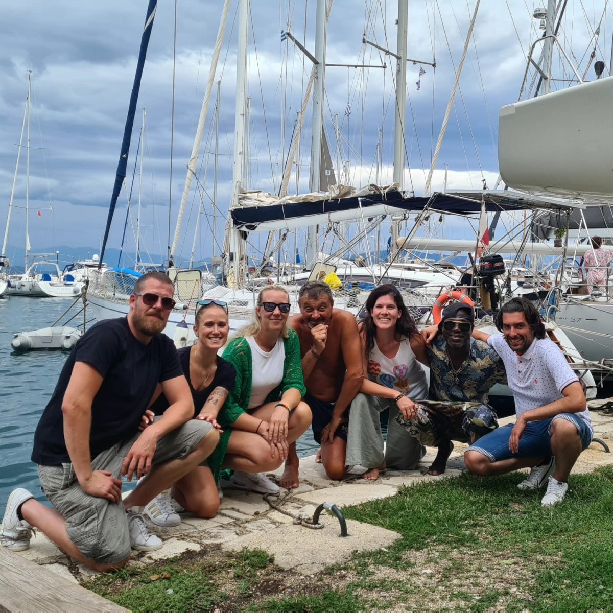 Segel im Ionischen Meer mit Hostess