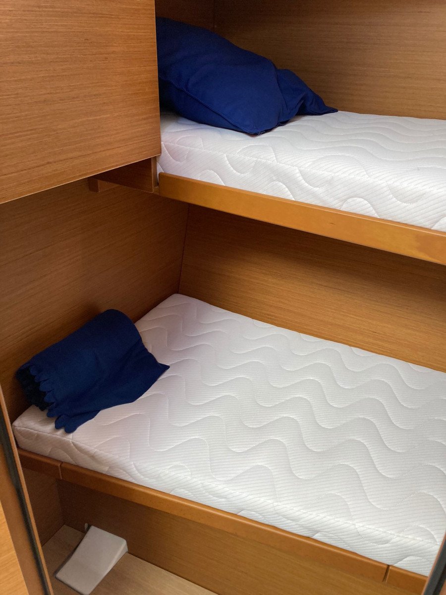 Sailboat - Jeanneau - 3 baths