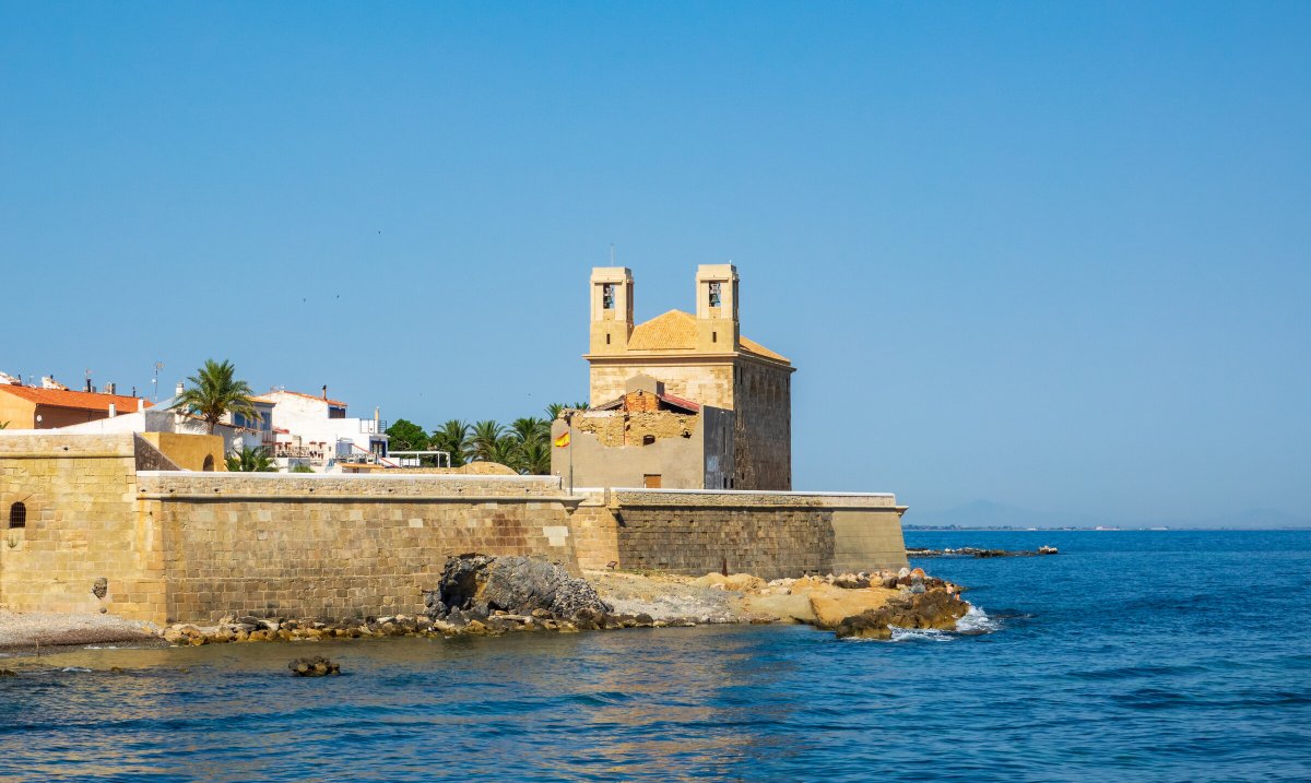 Explora las aguas de Santa Pola en un barco de lujo
