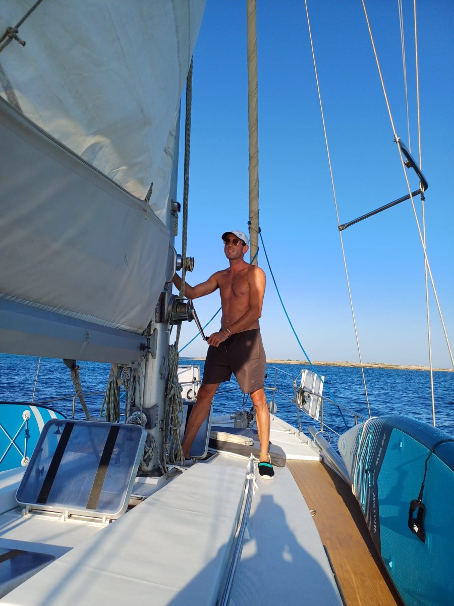 Navigationsboote an der Küste Sardiniens