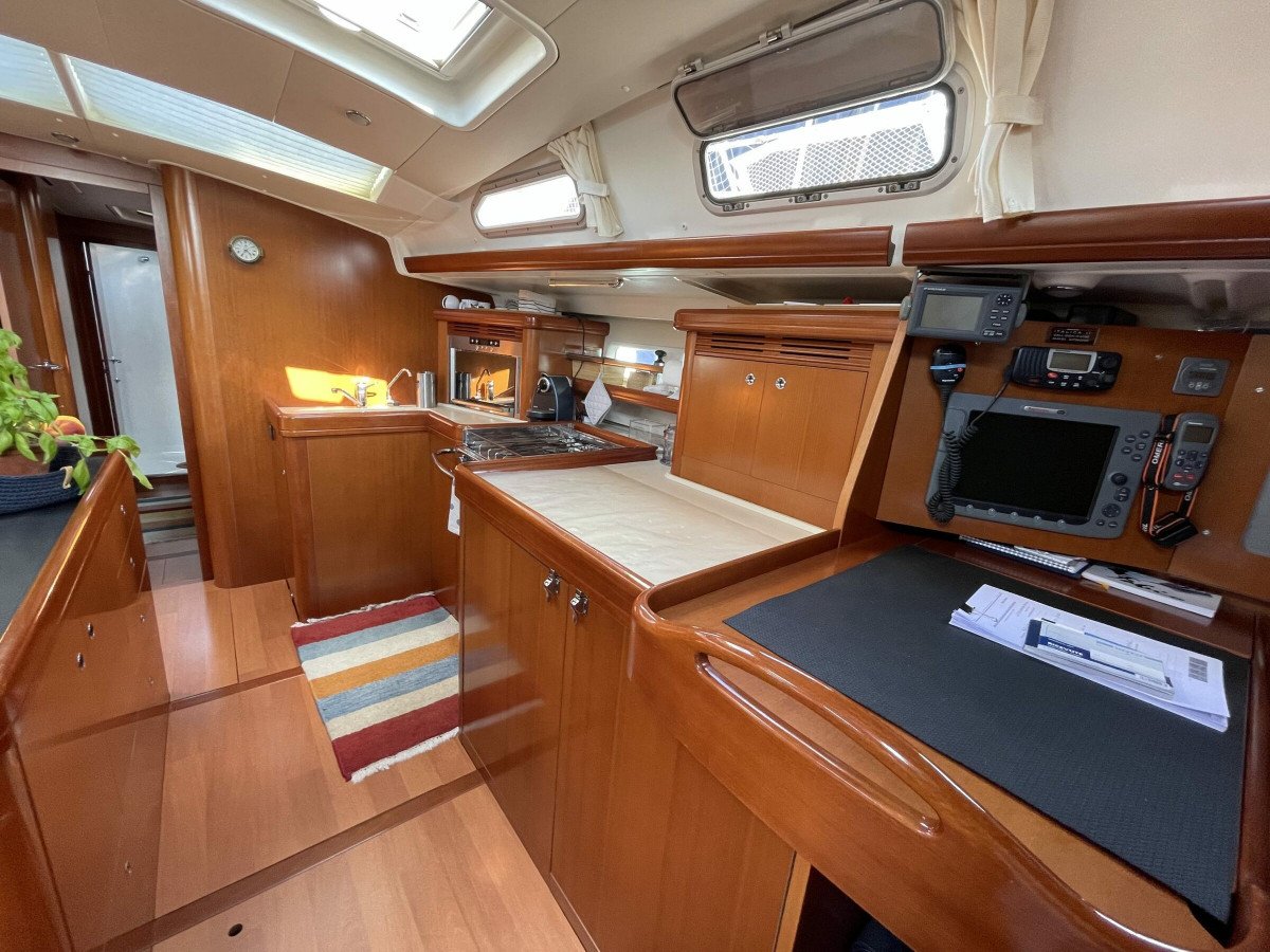 Sailboat - Bénéteau - Oceanis Clipper 523