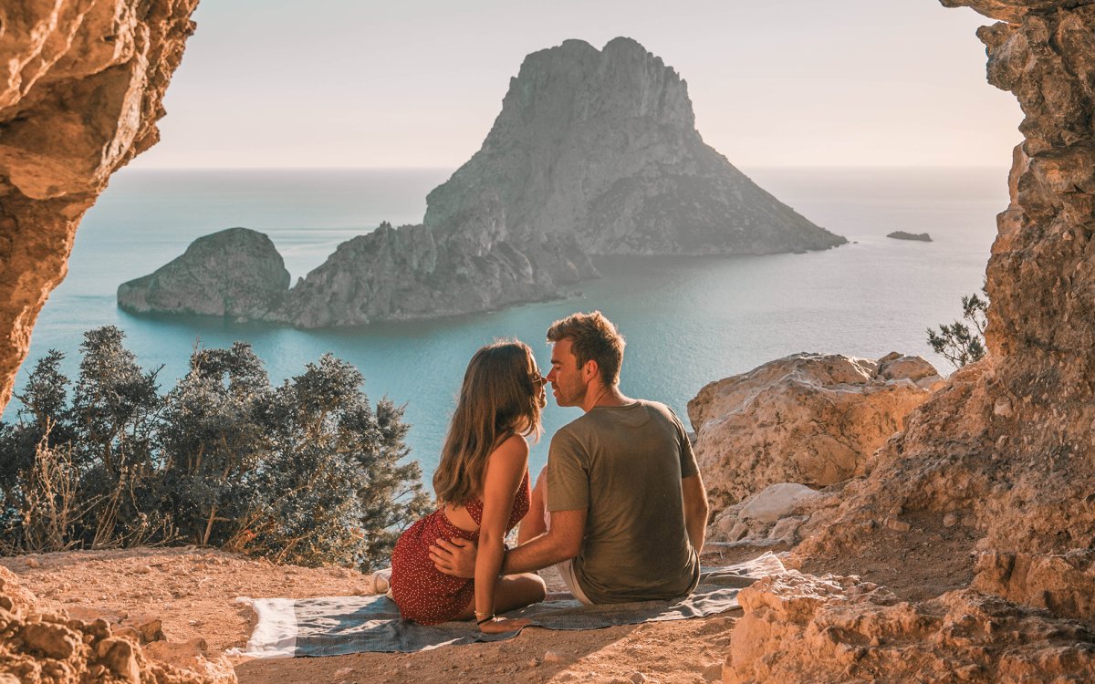 Privatsphäre auf dem Meer: Katamarankreuzfahrt in Ibiza