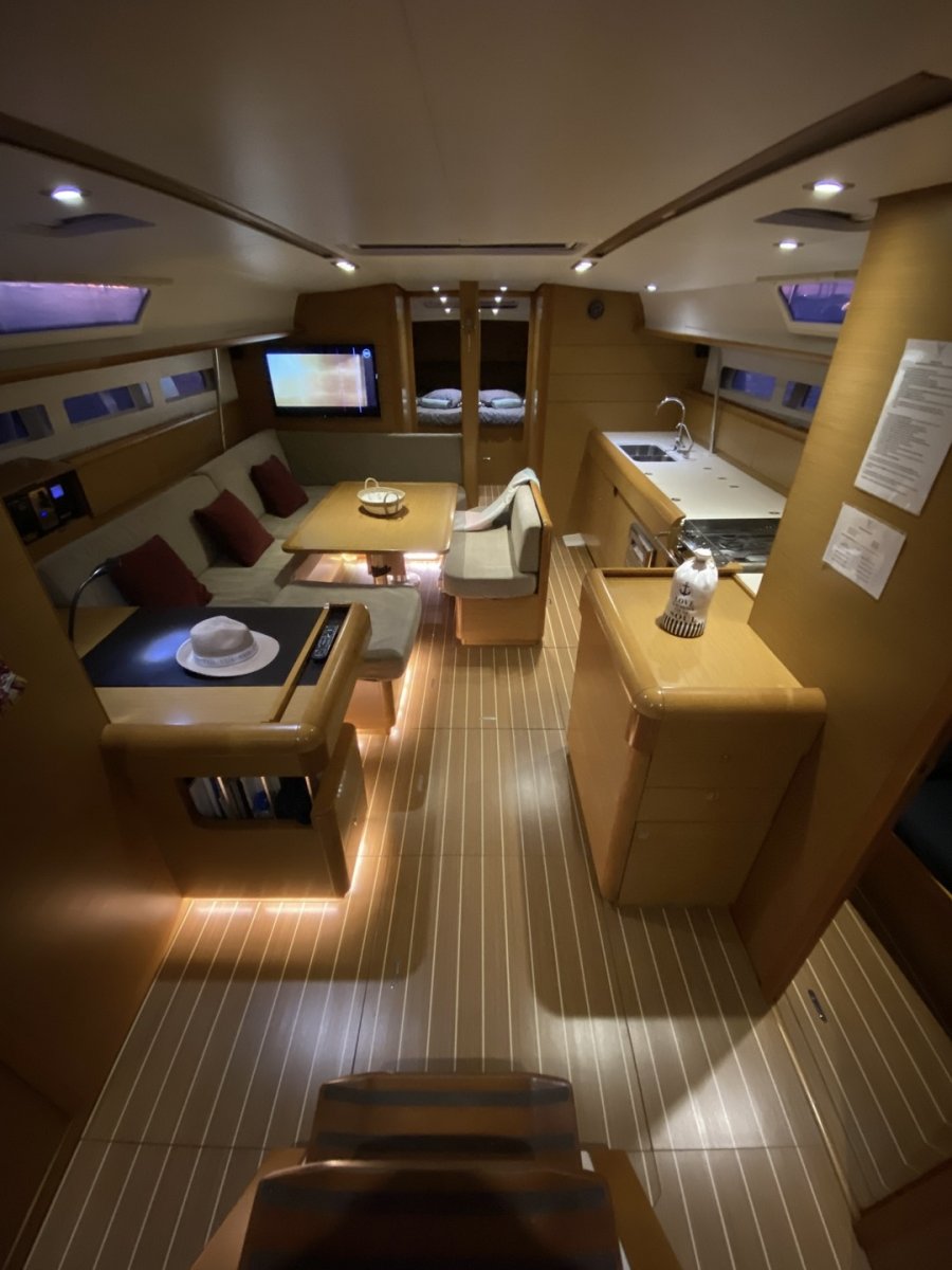 Sailboat - Jeanneau - 15 meters