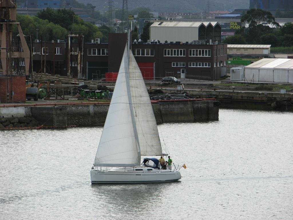 Velero desde A Coruña a Vigo: Mile Building