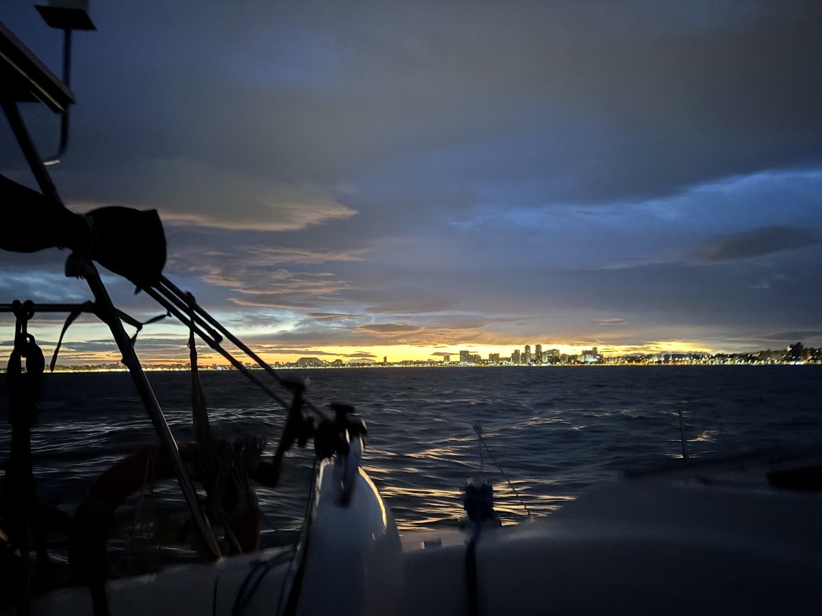 Sonnenuntergangs-Segelkurs in Alicante