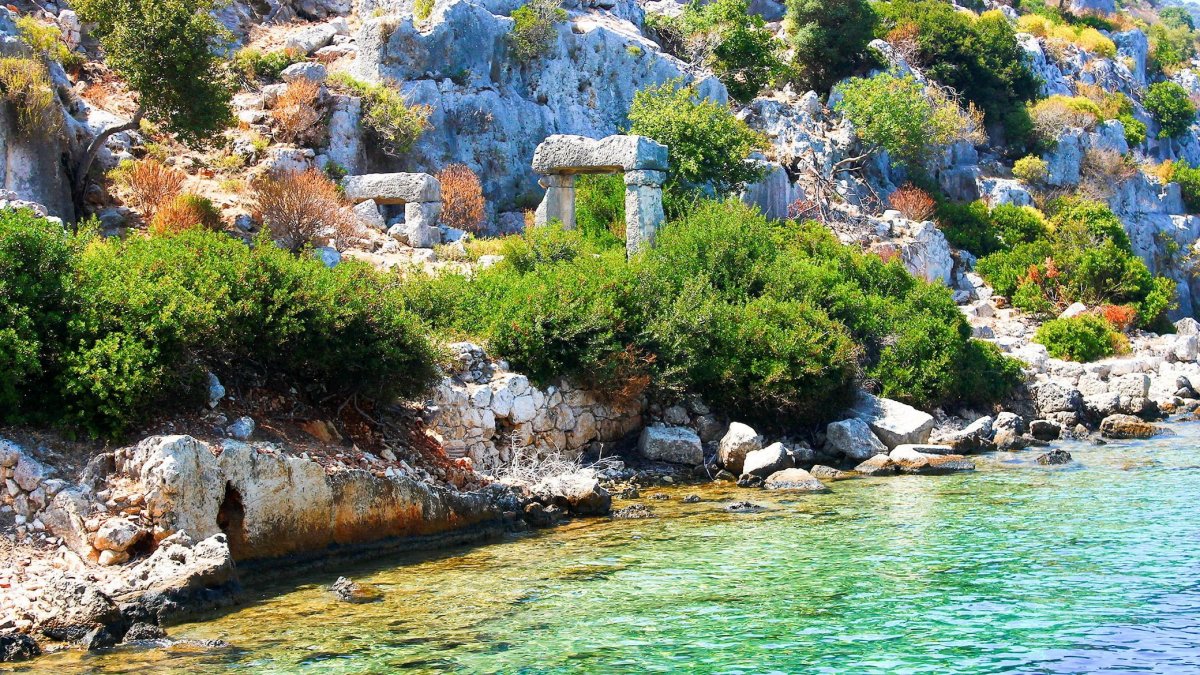 Experience the beauty of sea and mountains on a cabin cruise