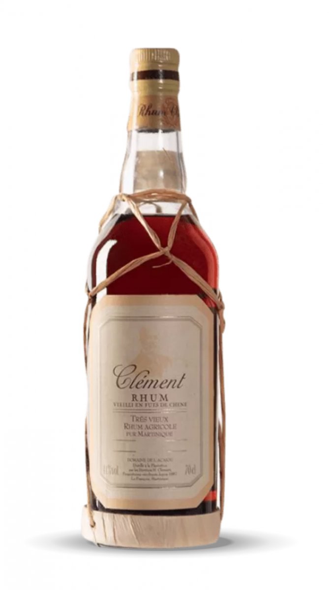 Blick auf den Katamaran im offenen Meer