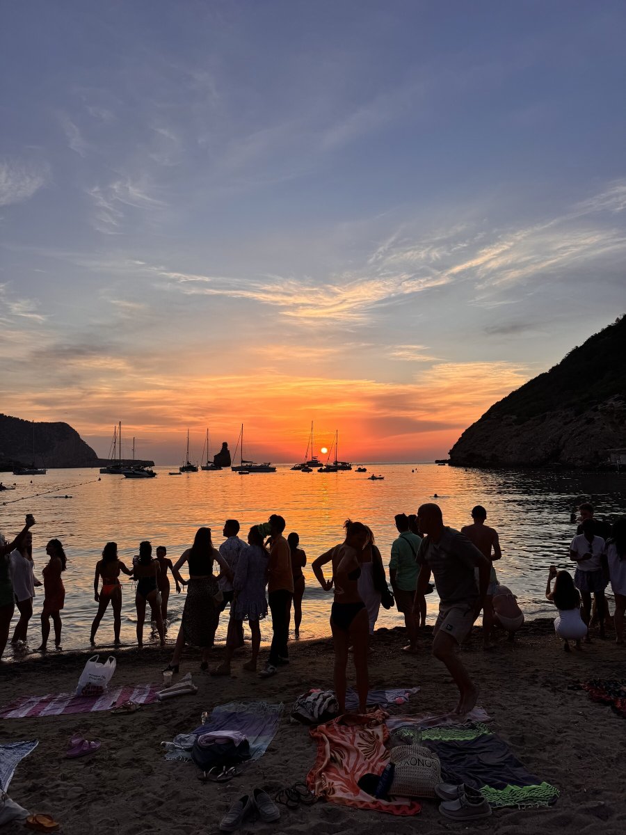 Excursión en barco por el Mediterráneo: Ibiza a Cerdeña