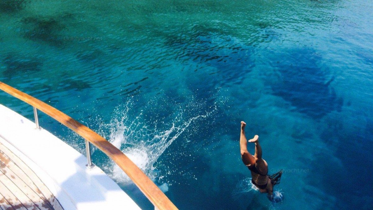 cabin-charter-sample-cabin-charter-photos-6