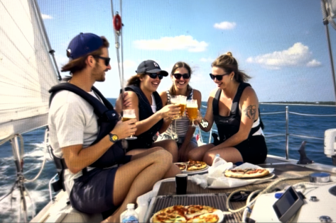 Salida de 2 horas en velero por Barcelona con pizza y bebida
