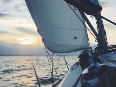 Escursione privata in barca a vela con capitano da Valencia a Cullera.