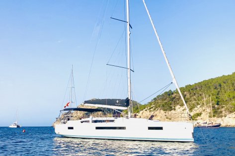 Alquiler de velero nuevo con patrón por semanas, en Valencia