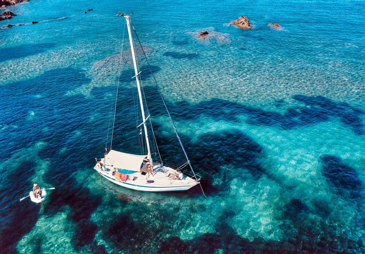 Velero - Comar Yachts - 3 cabinas