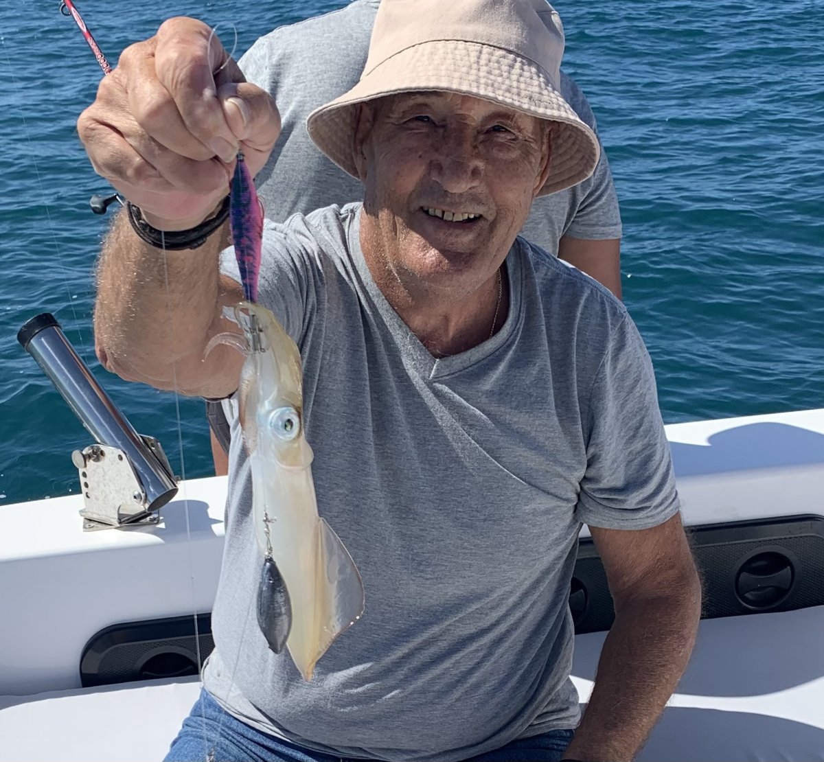 Gita in barca per pescare calamari e seppie lungo la costa di Cadice