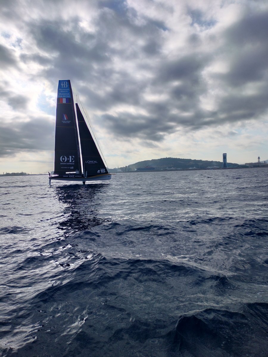 Esplora la costa di Barcellona in un giro in barca