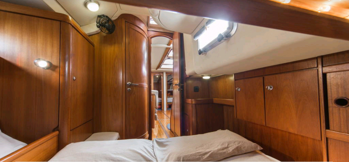 Sailboat - Jeanneau - 5 cabins