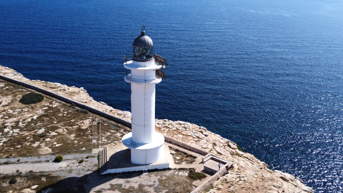 Velero en Ibiza y Formentera con todo incluido.