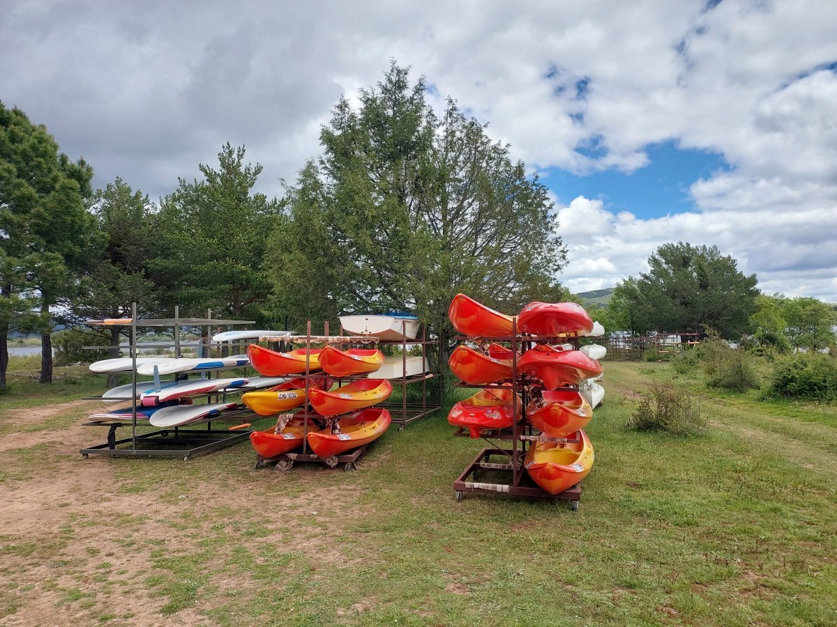Learn to sail in a natural environment in Soria