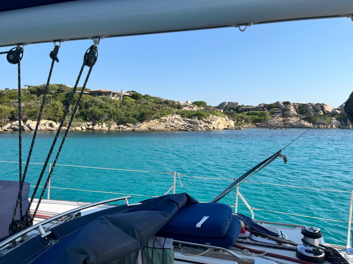 Splendore costiero svelato in Sardegna