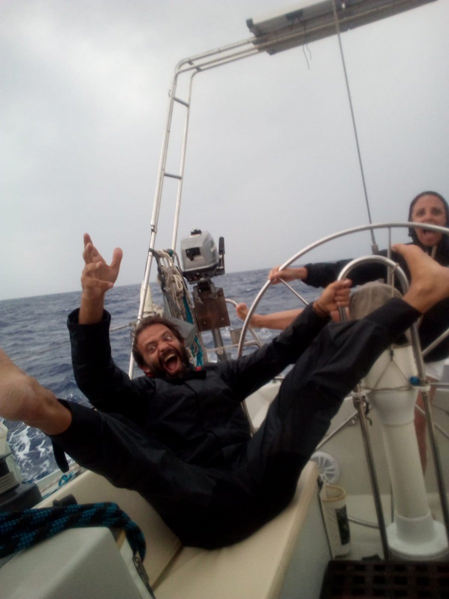 Navigare per l'isola dell'Asinara e scoprire le sue acque cristalline.