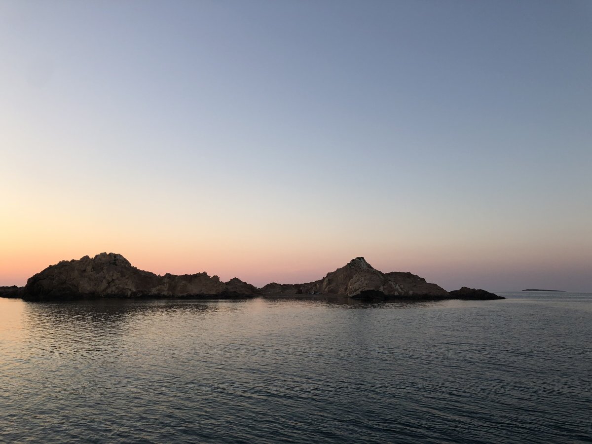 Aprende navegación en velero por las costas de Menorca