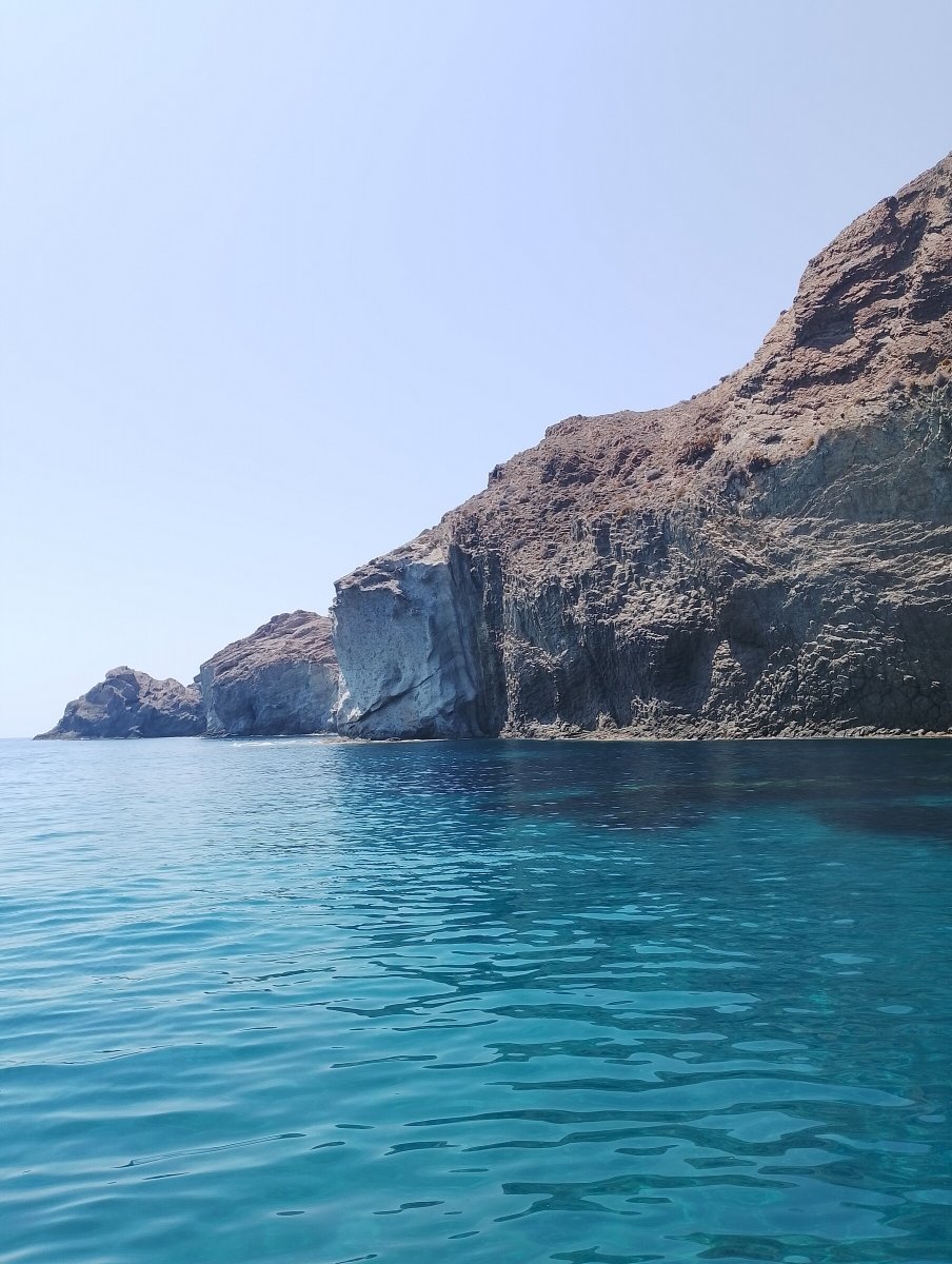 Navigando attraverso le acque blu di Cabo de Gata con PNB