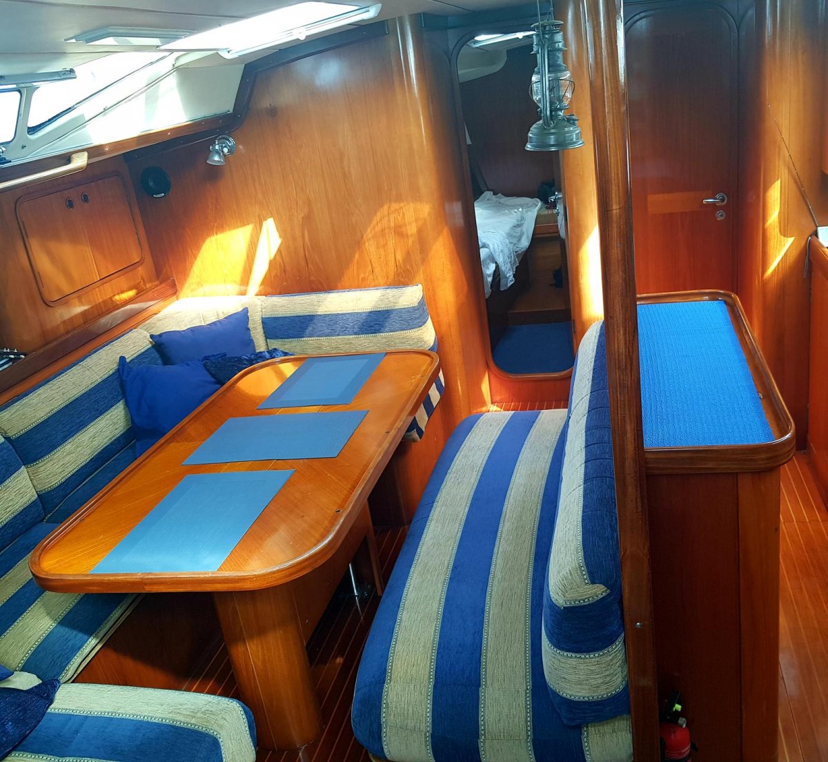 Bénéteau - 10 {{i18n.capacity}}