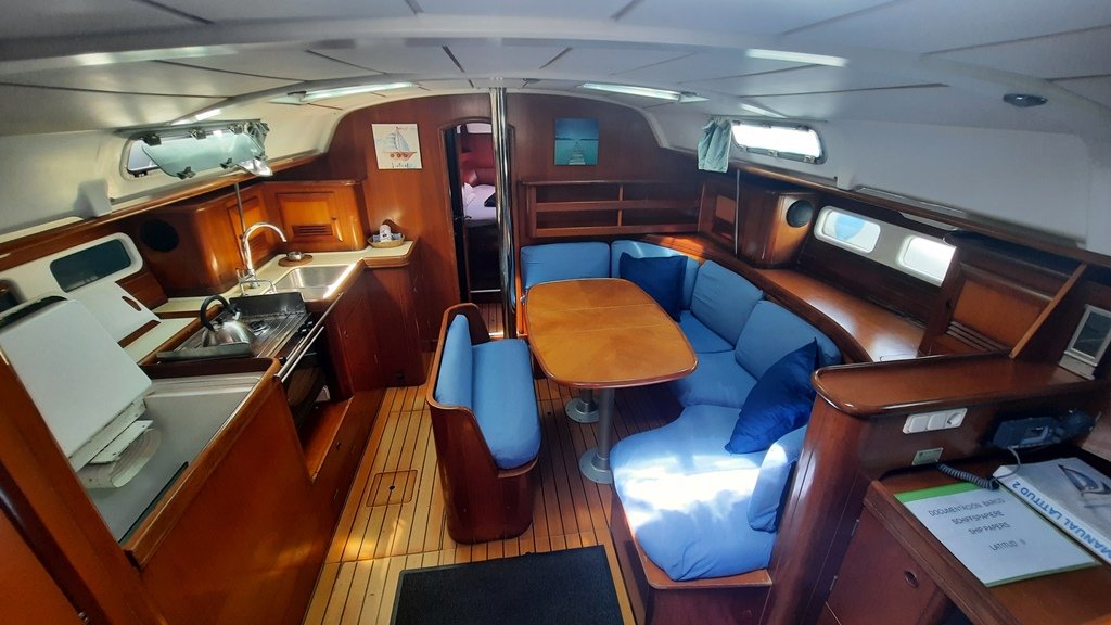 Sailboat - Bénéteau - 4 cabins