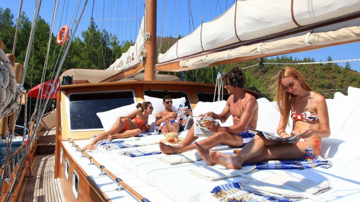 cabin-charter-sample-cabin-charter-photos-20