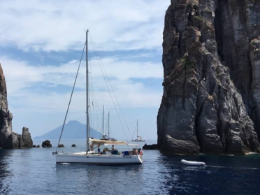 Navega una semana en velero por las islas Eolias