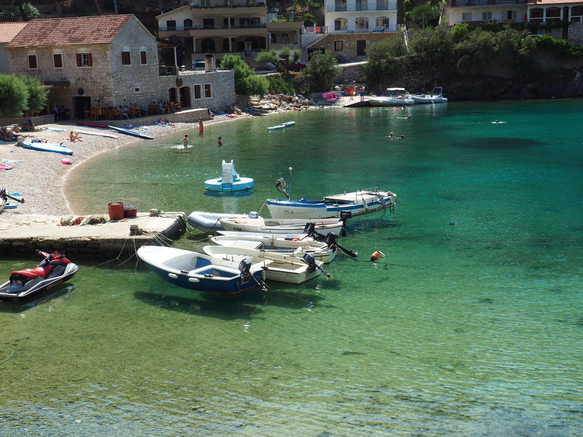 Imparare a navigare in un corso di vela in Croazia