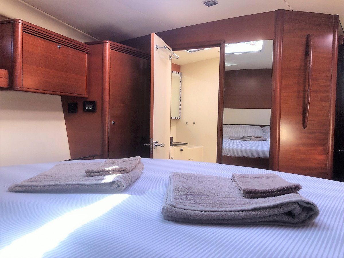 Dufour Yachts - 3 baths