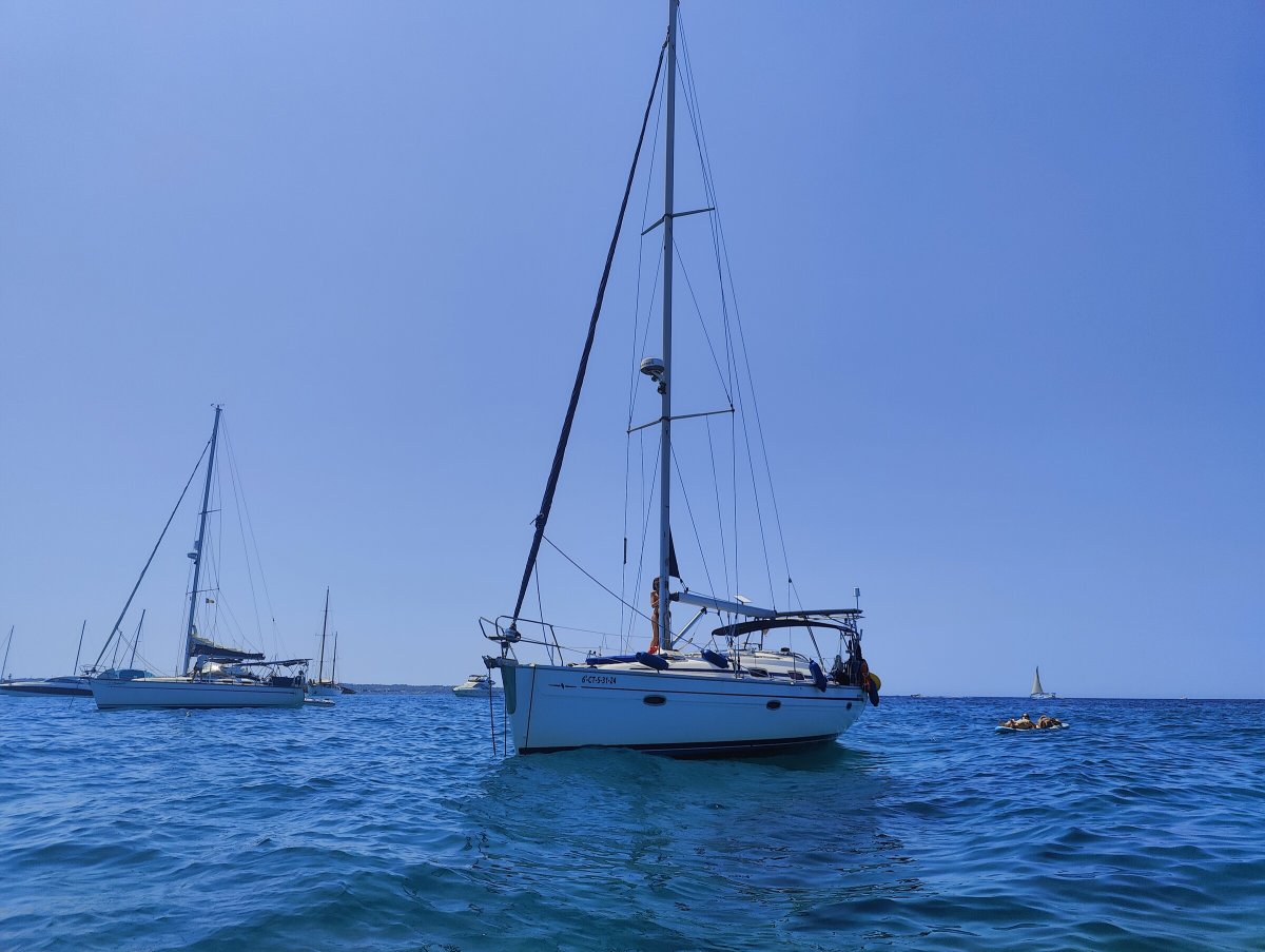 Sailboat navigation from Alicante, discover Azohia