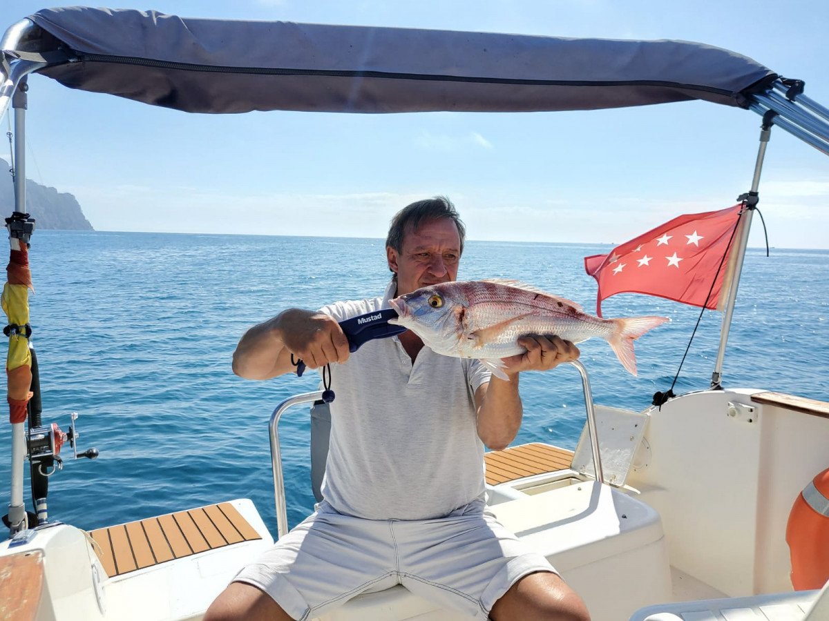 Fishing trip and boat excursion to Benidorm Island