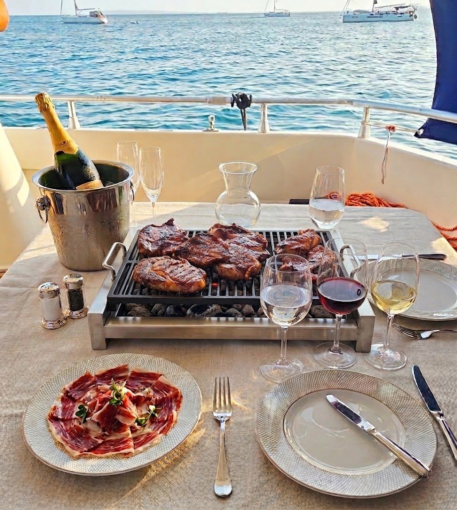 Sail and discover the coast of Alicante