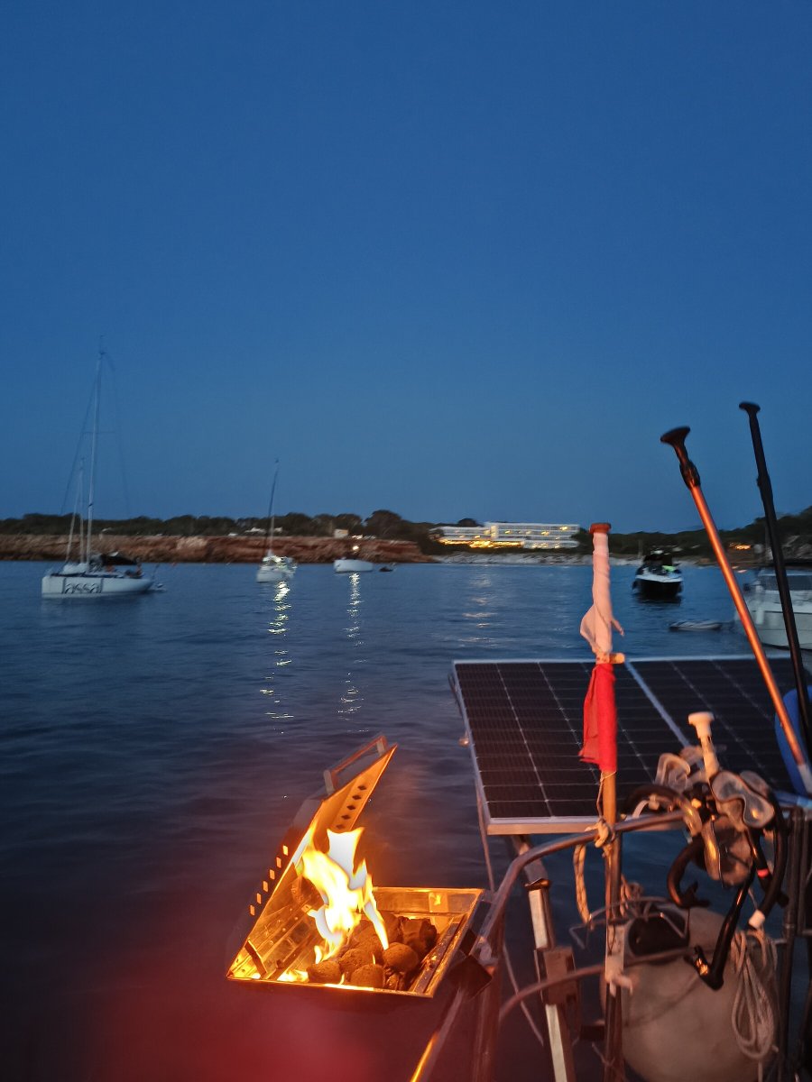 Explore Mallorca by sailing with cooking experience on board