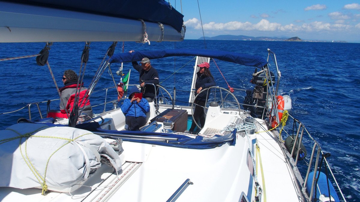 Capraia: rade, trekking e fascino costiero.