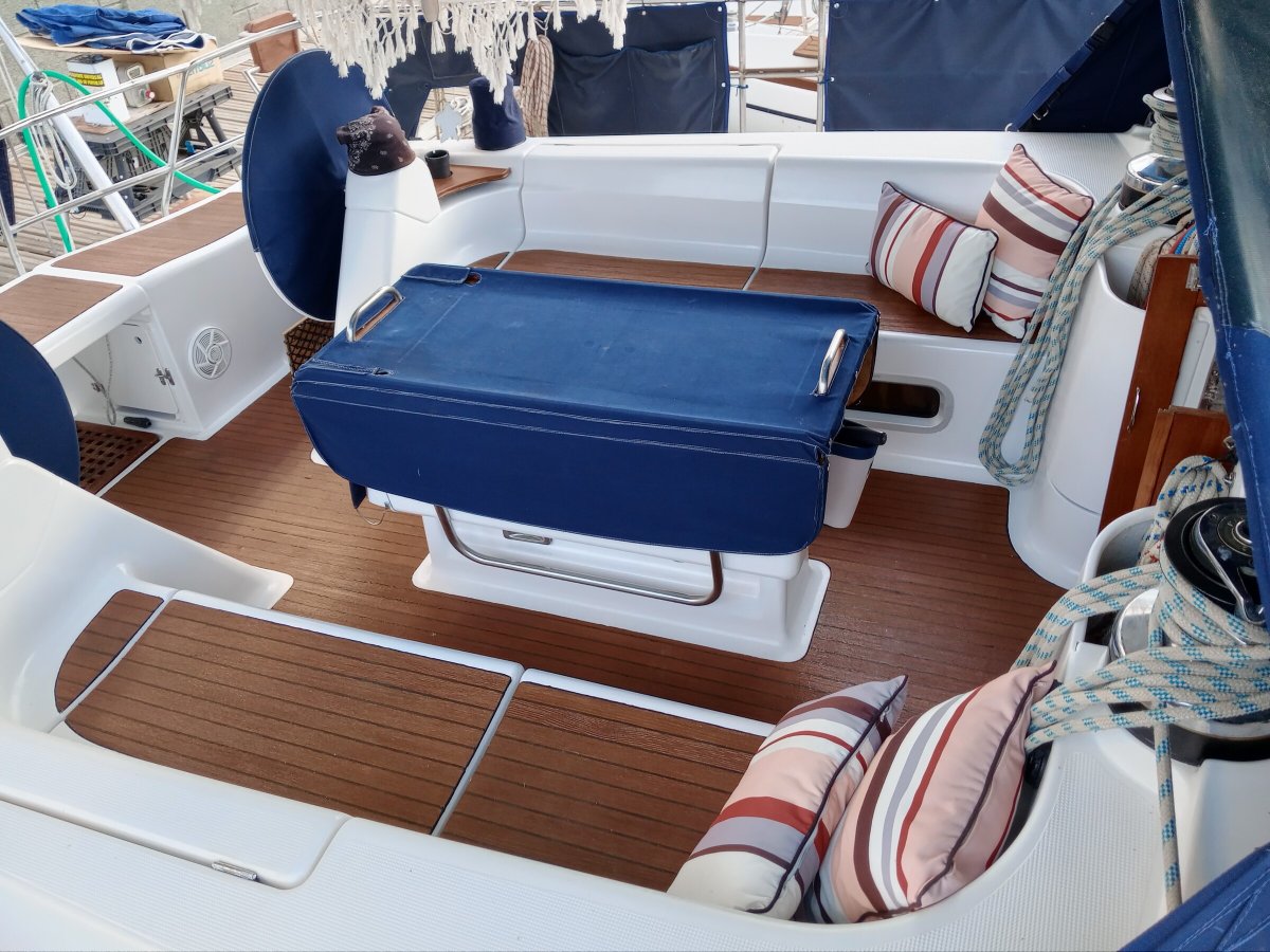 Segeln über das Meer in Palma de Mallorca