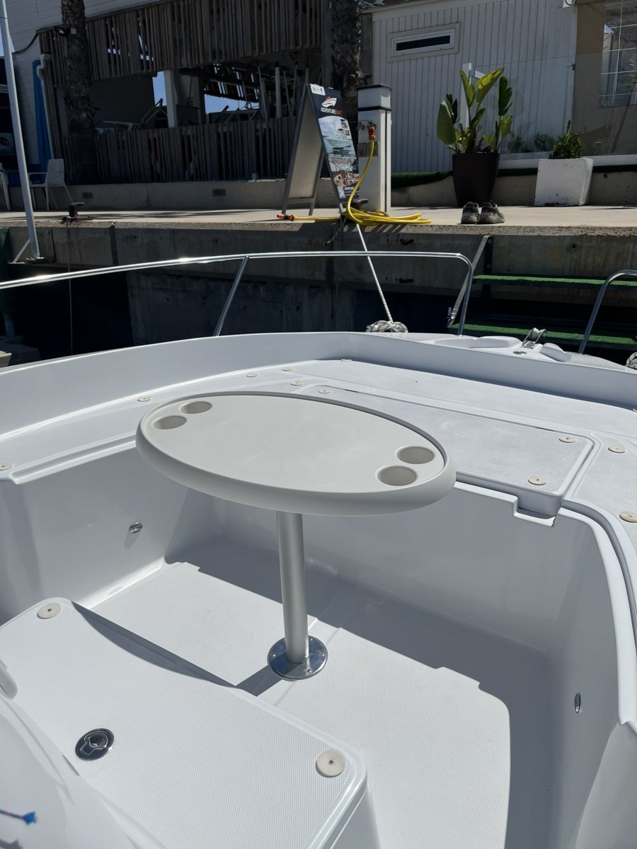 Rilassati nel Mediterraneo con il Noleggio Barca Astilux a Torrevieja