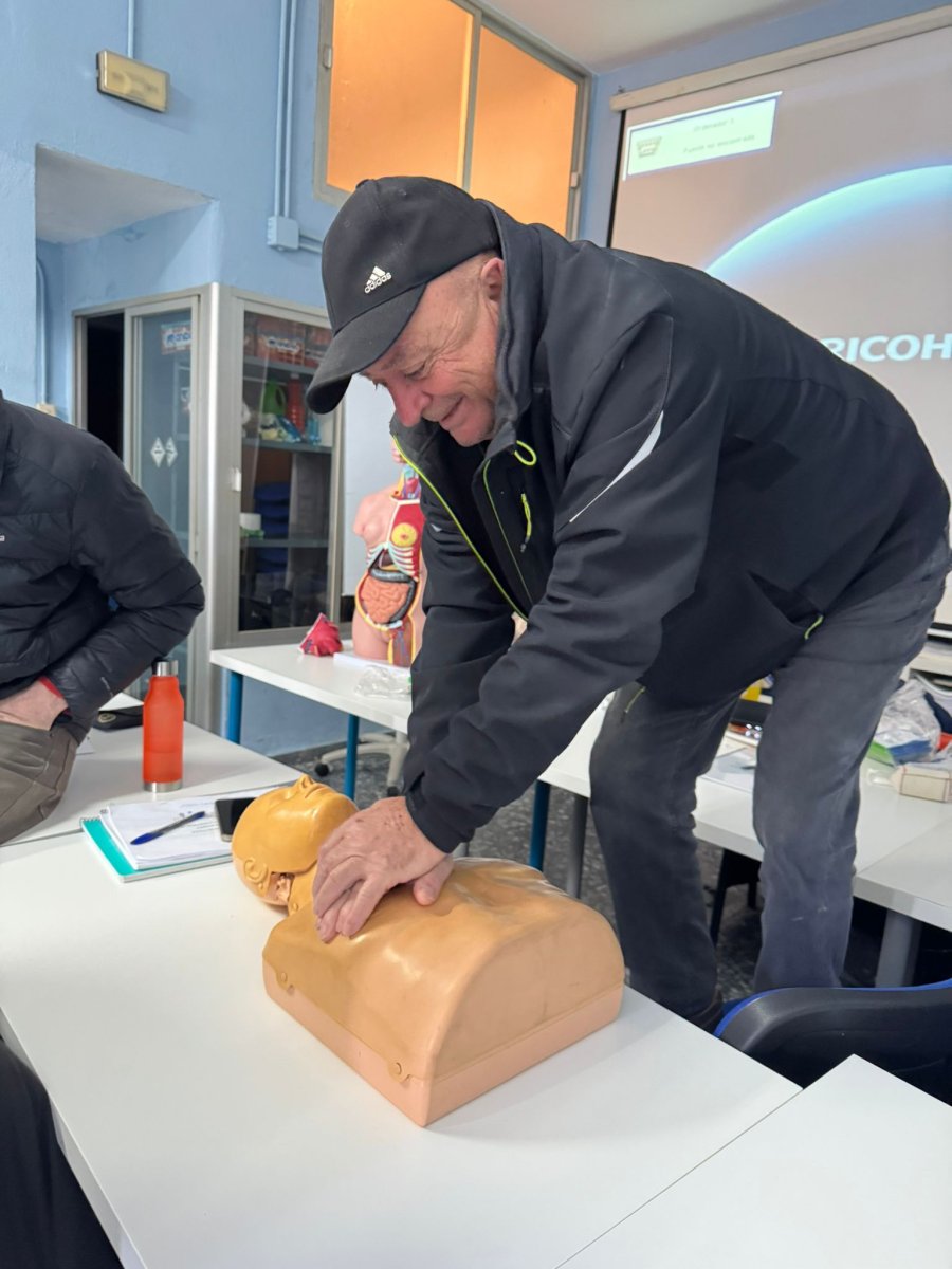 Barcos de navegación en el mar Mediterráneo