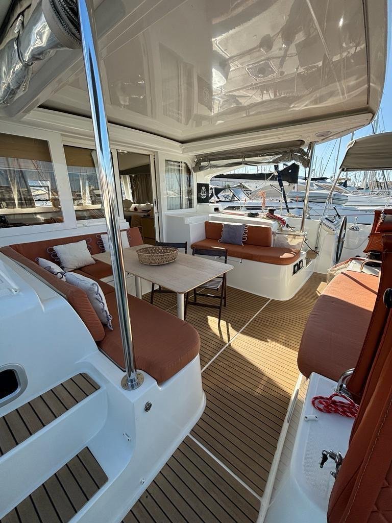 Excess - 12 {{i18n.capacity}}