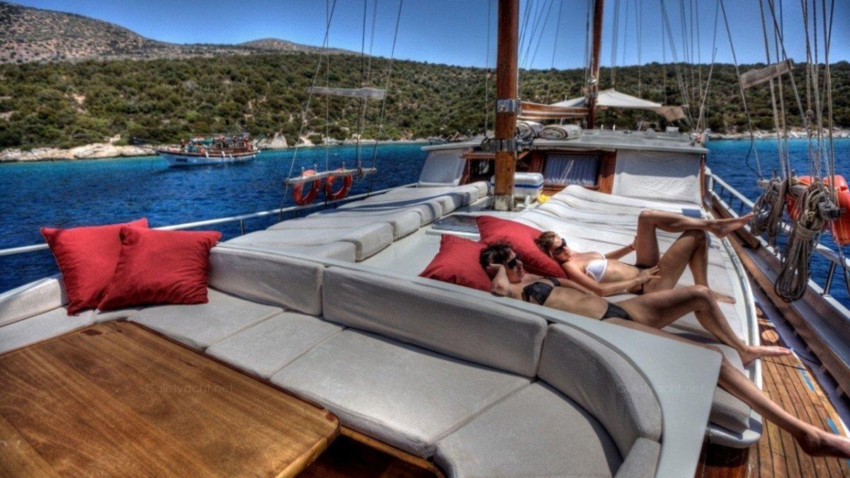 cabin-charter-sample-cabin-charter-photos-55