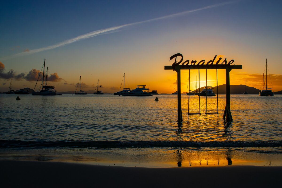 Enjoy a sailboat charter in the paradisiacal waters of BVI