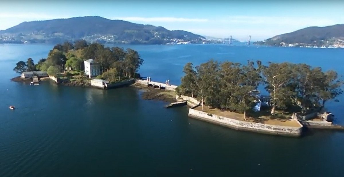 Explora la costa de Galicia a bordo de un barco