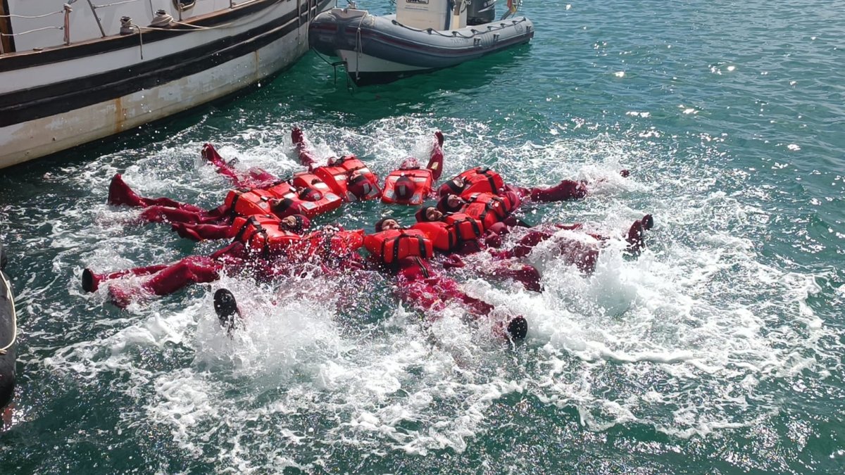Refresher course for basic maritime safety training in Alicante
