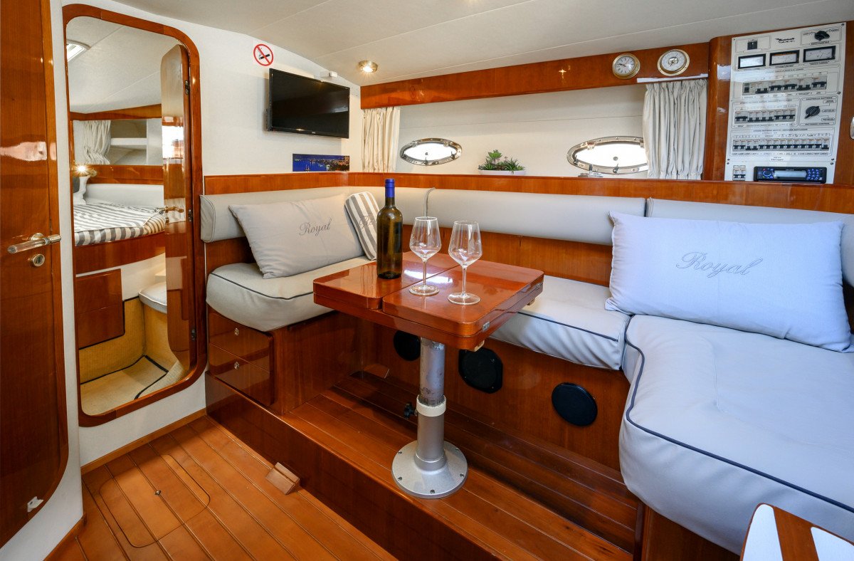 Motorboat - Italia Yachts - 3 cabins