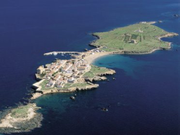 Sailing and anchoring around Alicante on a luxury sailboat. Gourmet experience