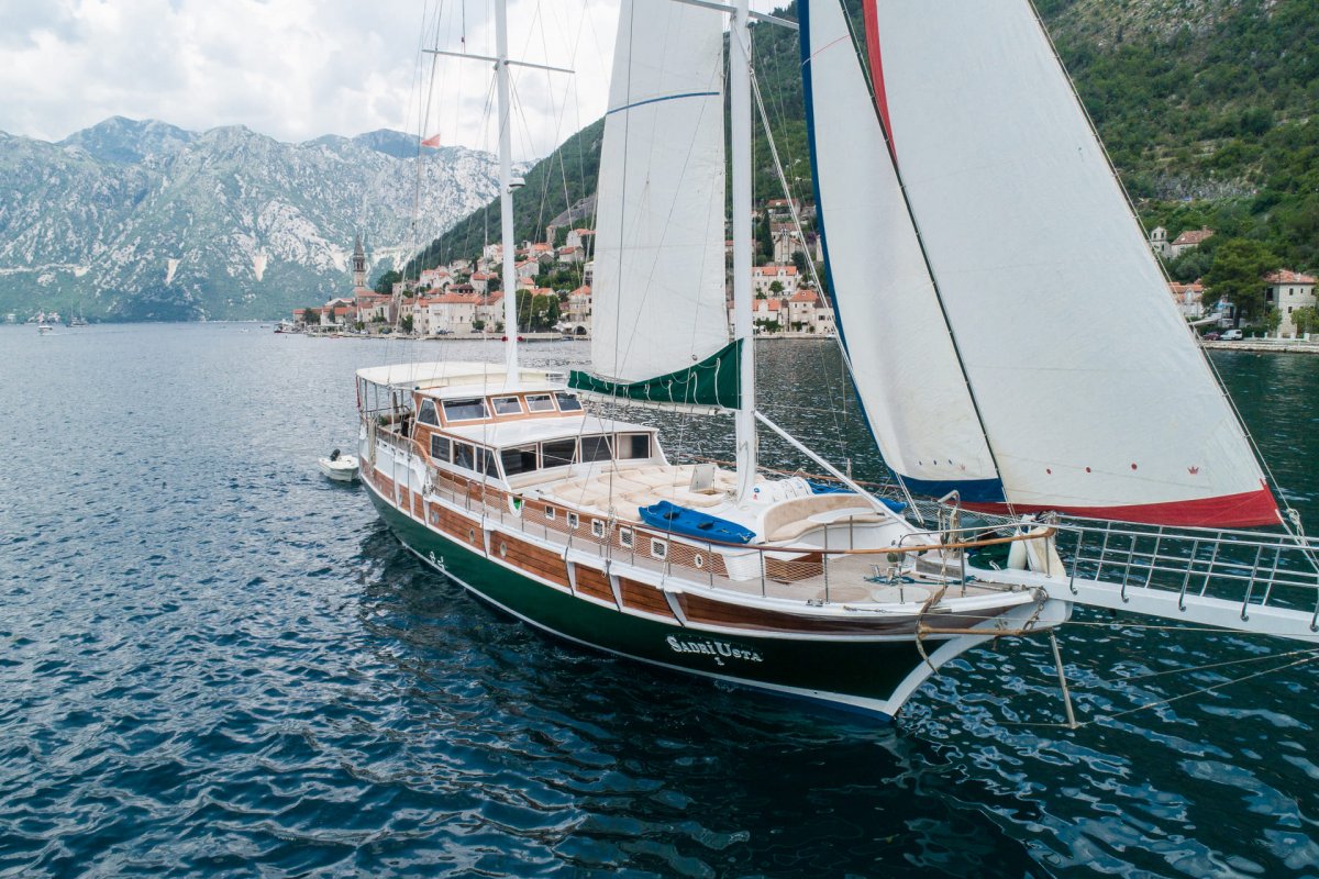 Viaje en barco por la costa escénica de Montenegro