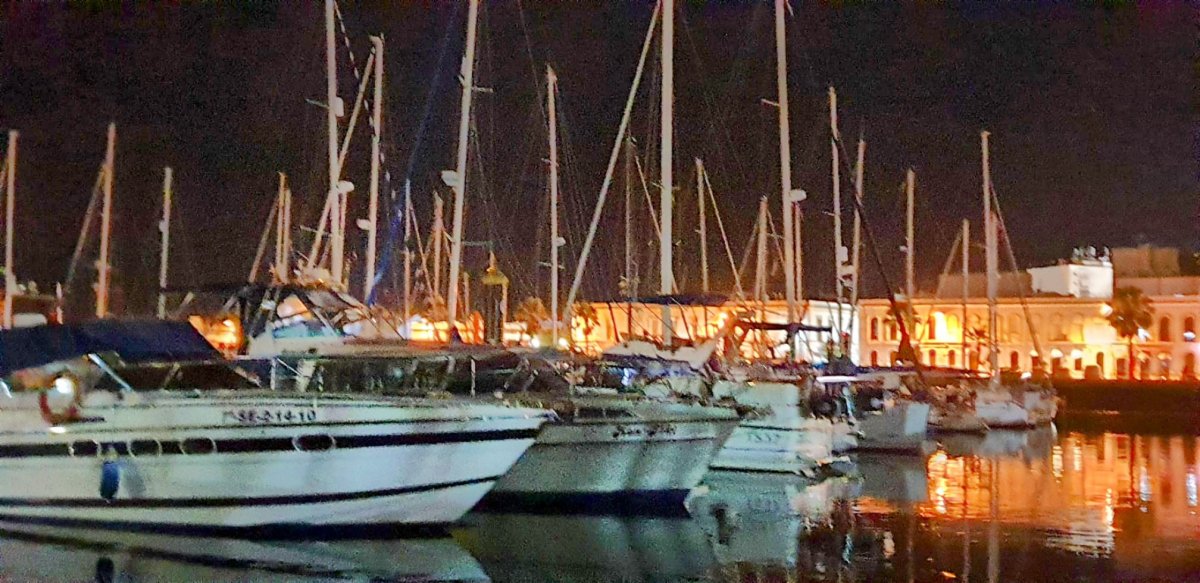 Bootsfahrt mit Essen und Getränken